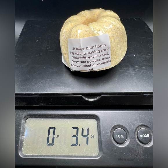 Giveaway Citrus bath bomb count to usedissolve in water and release fragrance - Picture 6 of 7